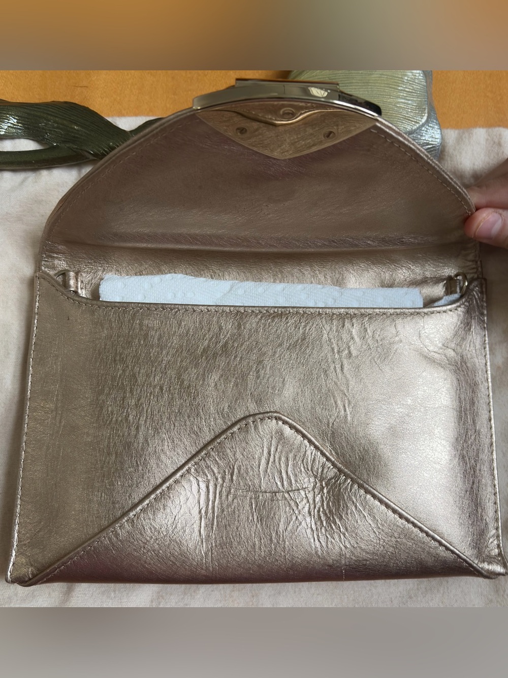 🩷JIMMY CHOO🩷 Gorgeous Authentic Rare Envelop Clutch/Small Bag in Champagne - Picture 3 of 16